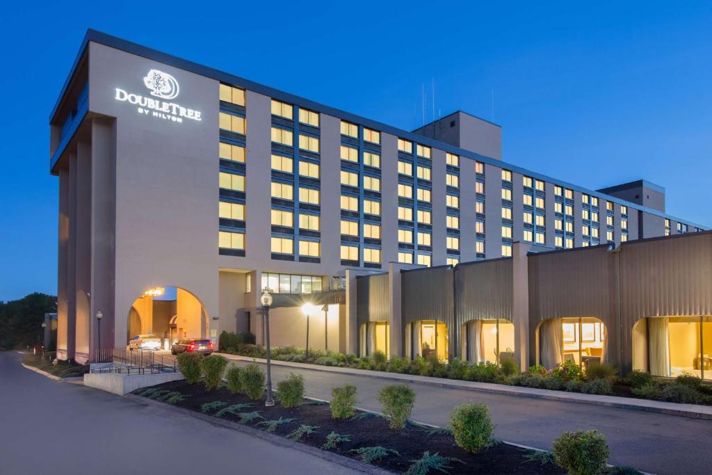 Front of the DoubleTree by Hilton Boston North Shore